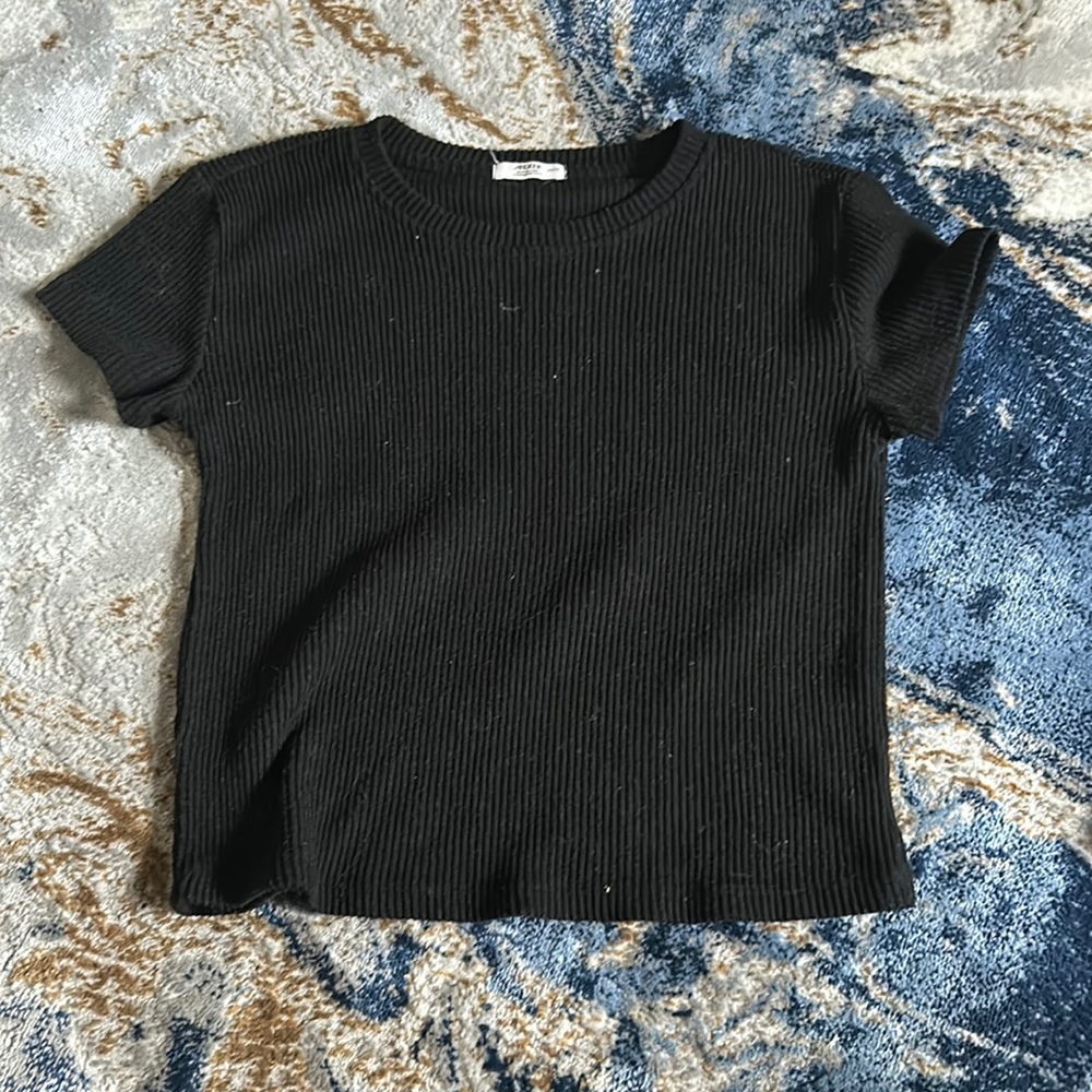 Black Ardene ribbed crop top